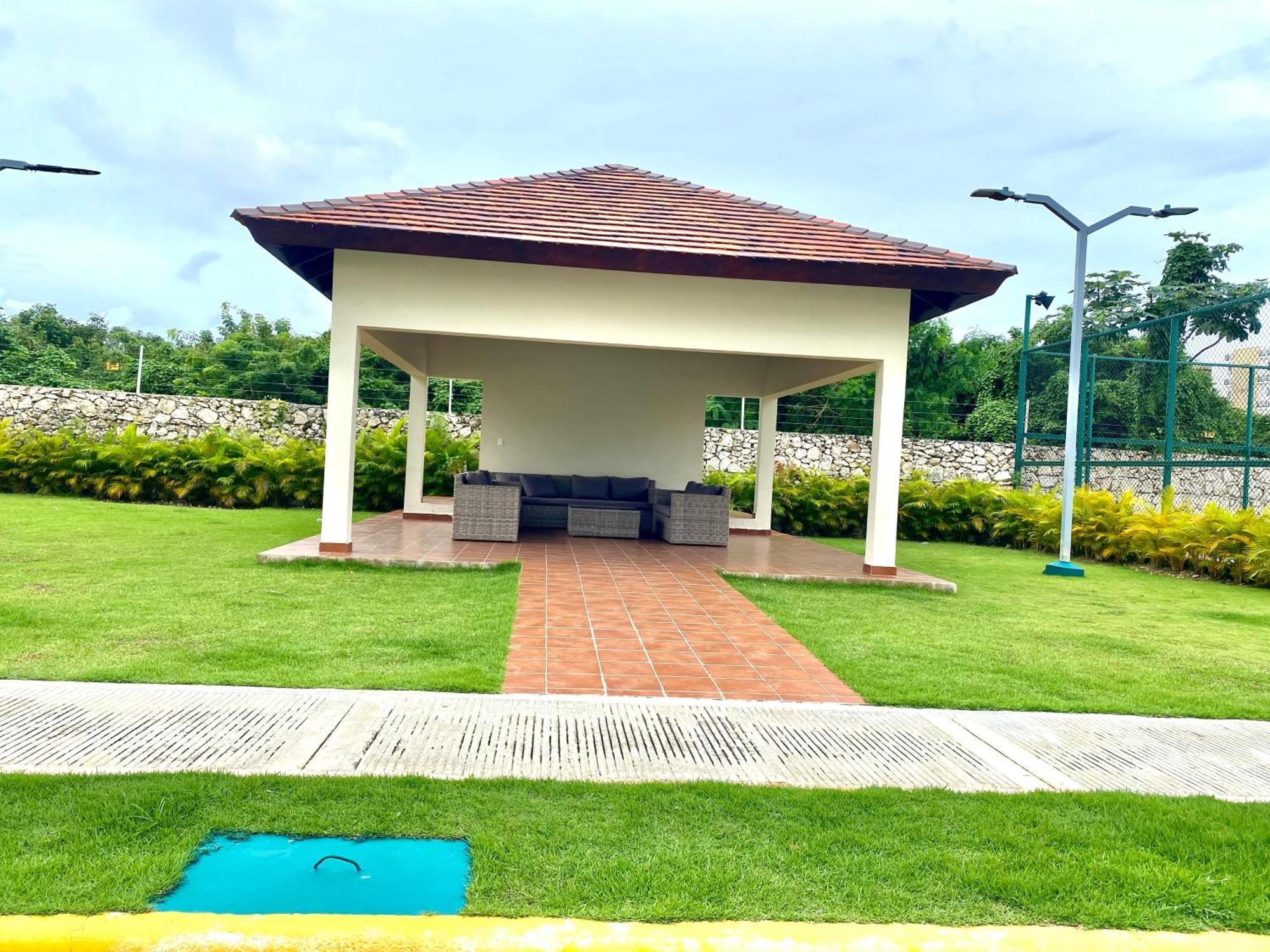 P, C, Tropical Dream,1 Hab,1 Bano, Balcon, Piscina, Wifi Alta Velocidad Gratis