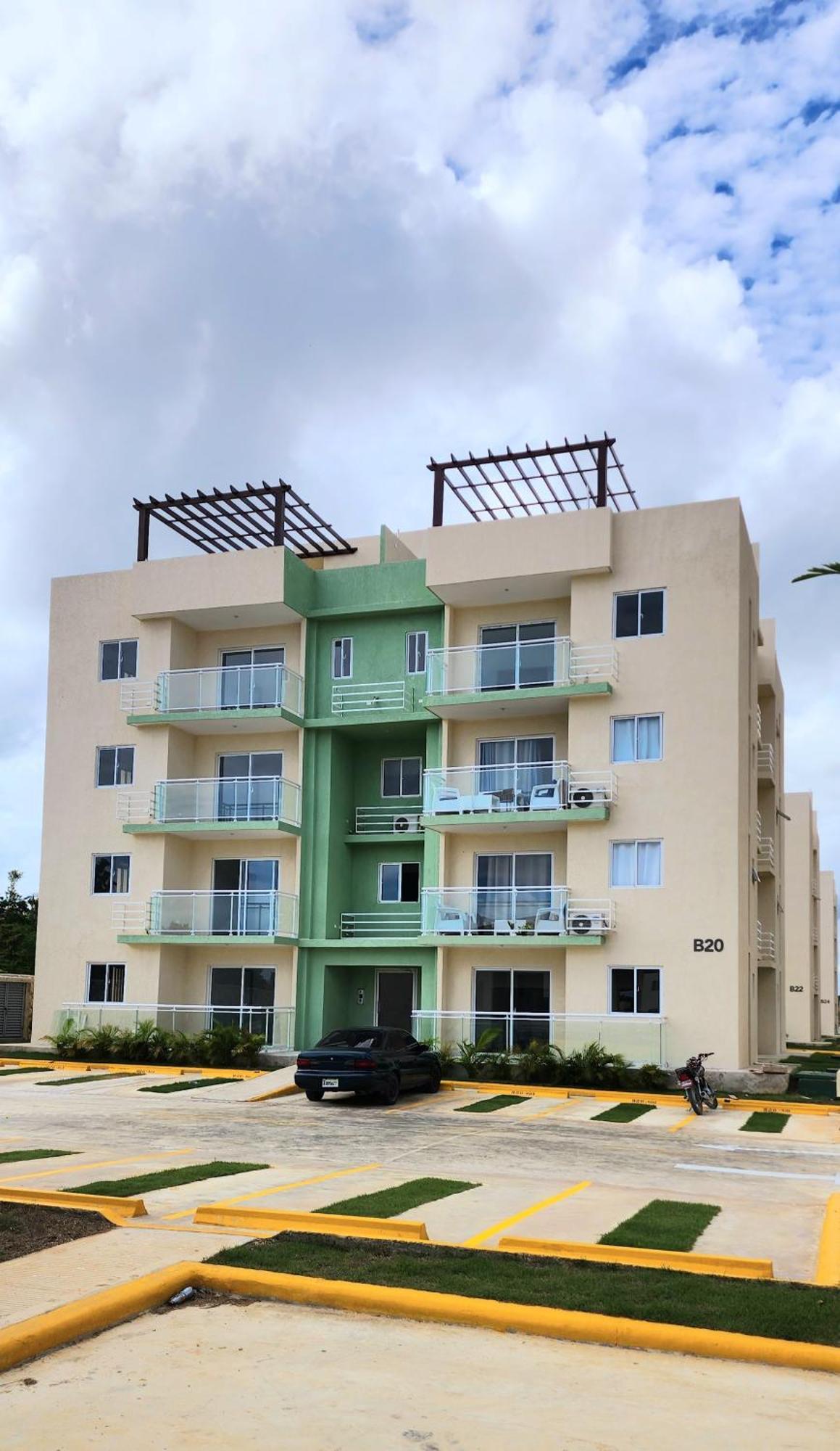 P, C, Tropical Dream,1 Hab,1 Bano, Balcon, Piscina, Wifi Alta Velocidad Gratis Apartamento